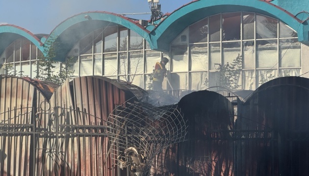 L'armée russe a frappé le centre-ville de #Soumy et des infrastructures civiles. #GuerreEnUkraine #Ukraine
 ukrinform.fr/rubric-ato/402…