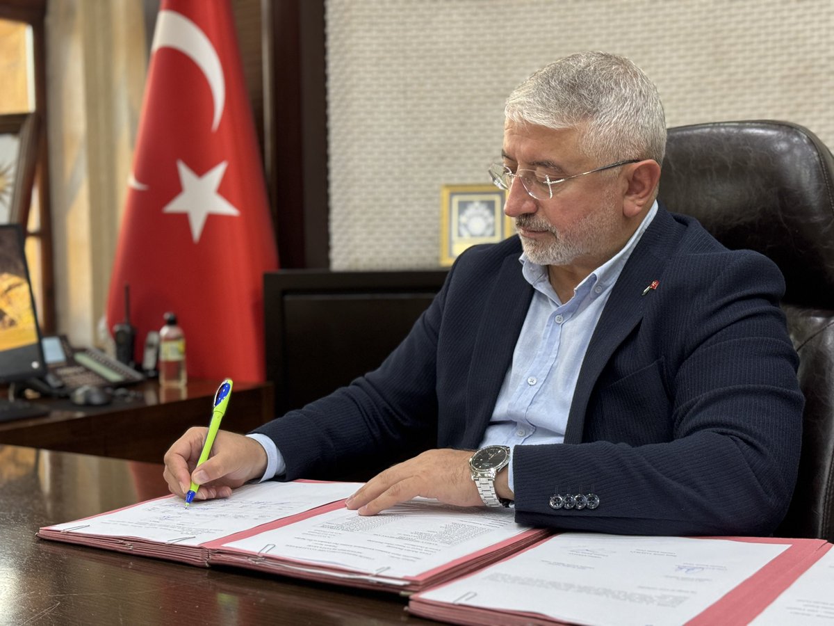 Ticaret ve sanayide adını altın harflerle yazdıran şehrimize “2. OSB” hayırlı olsun.  

Çorum Merkez 2. Organize Sanayi Bölgesi Müteşebbis Heyeti Kararları’na ilk imzalarımızı atarak “vira Bismillah” diyoruz. 

#ÇorumİçinAşkla