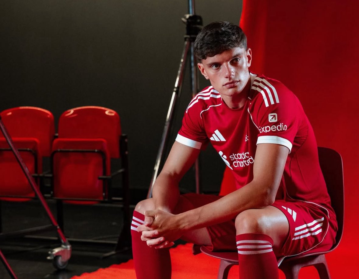 FabrizioRomano's tweet image. ❤️🇮🇹 Giovanni Leoni: “I’m honored to be here! When I saw Liverpool call I said: Wow, this is crazy!”.

“It's one of the best clubs in the world, It's not possible to say no to this club”.