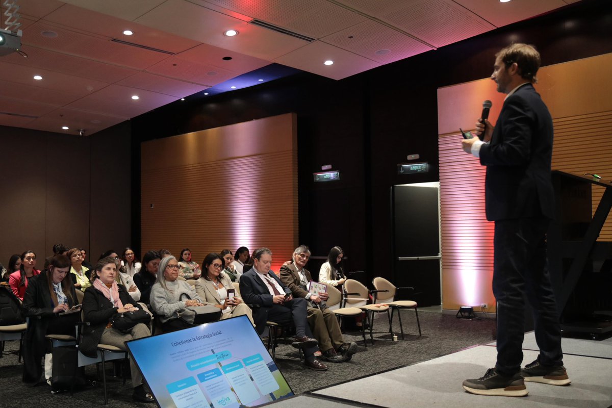 Pacto Global Colombia y Cámara de Comercio de Bogotá  reconocen a Triple A por su programa Innova Social notasdeactualidad.com/pacto-global-c… vía <a href="/notasdeact/">notasdeactualidadbq</a>