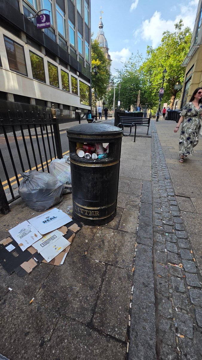 Ben 'Draw my Town' Poultney (@drawmytown) on Twitter photo Hello friends at <a href="/BhamCityCouncil/">Bham City Council</a> do you have anyone that can tidy Temple Street?
This is what visitors see as they arrive
โฐ: right now #Brum Hello friends at <a href="/BhamCityCouncil/">Bham City Council</a> do you have anyone that can tidy Temple Street?
This is what visitors see as they arrive
โฐ: right now #Brum