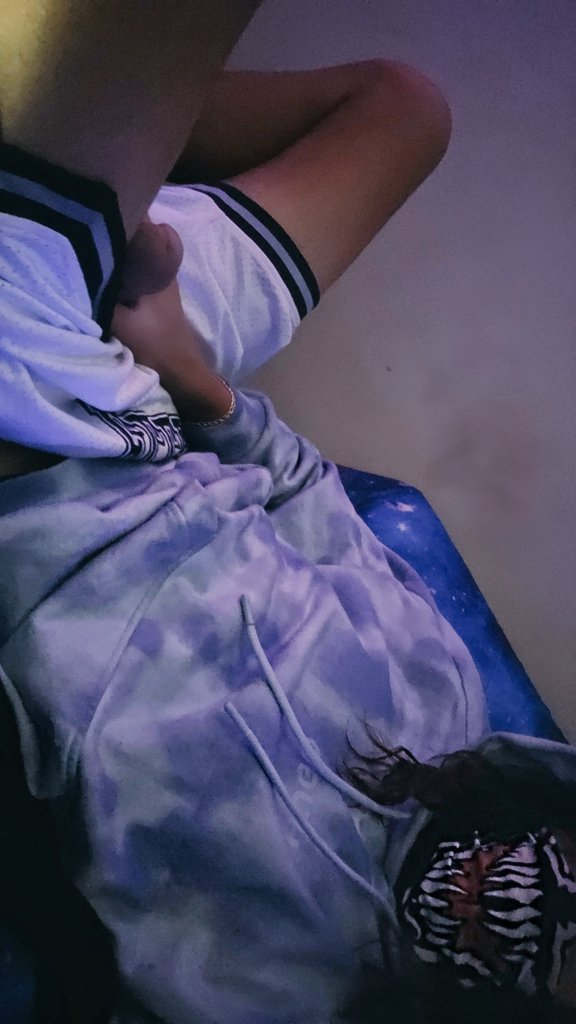 hungbii09's tweet photo. When I can't sleep i make content for ya'all #tipsforsleep #dickpics #hung #bi #dicktip https://t.co/ivbFVq1Yz3
