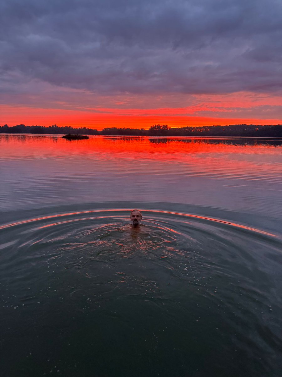 I grew up on the most beautiful spot in the whole universe, and that is Mother Earth. ❤️

#sunrise #nature #morningswim #mothernature
