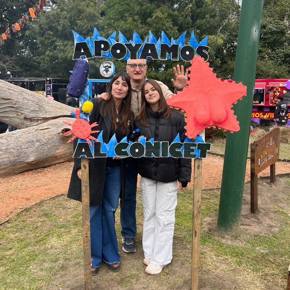 BarreraGusOk's tweet photo. 🌊 ¡La #ChocoGesell apoya al #CONICET! ❤️
Vení a la Fiesta del Chocolate Artesanal y sacate una foto en apoyo a la #CienciaArgentina. 🐚✨️ https://t.co/3oT6q41qyS