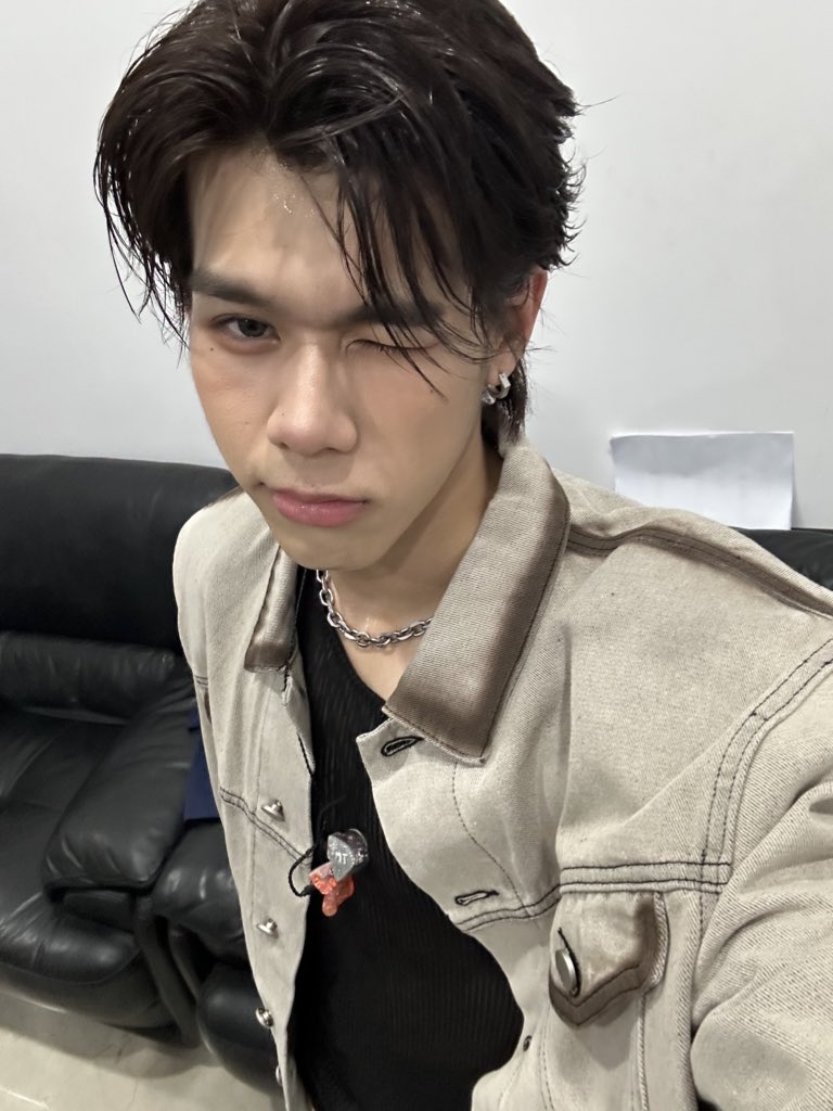 TuiChayatorn's tweet photo. Thx u all today!!!
This is my first time in india and u all did the best thing with us💪🏻 

very thx to u all much luv seeya next time 🫵🏻💖

#TuiChayatorn
 #LYKNTOURxBENGALURU https://t.co/SLgHREmD2O