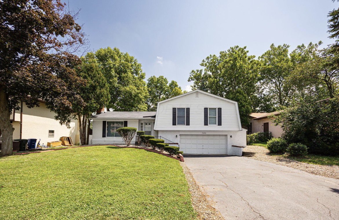 ccleary95's tweet photo. Just listed!!
5486 Pine Bluff Road $385,000
Step inside this beautifully updated tri-level home where light-filled rooms and modern finishes meet cozy charm. With 4 spacious bedrooms, 2 full baths, and a stylish half bath across 1,612 square feet!! https://t.co/wcVzJMg53R