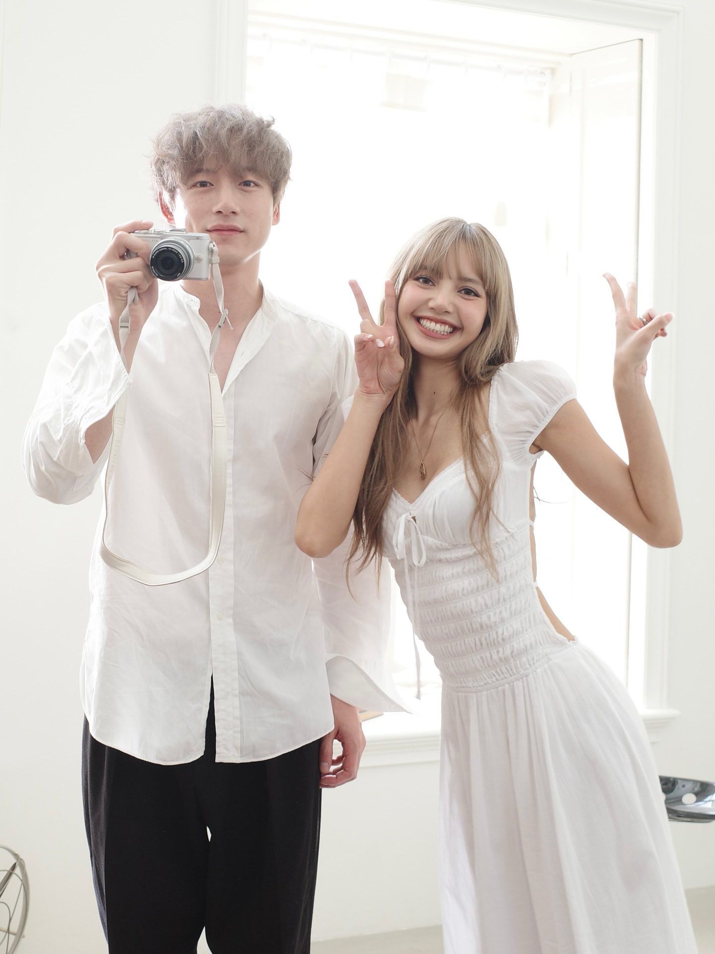 坂口健太郎 掲載ページ  ピアノ 撮影 オフショット 切り抜き 19 ク ロ 、 (@kentaro_mnm_711) / X