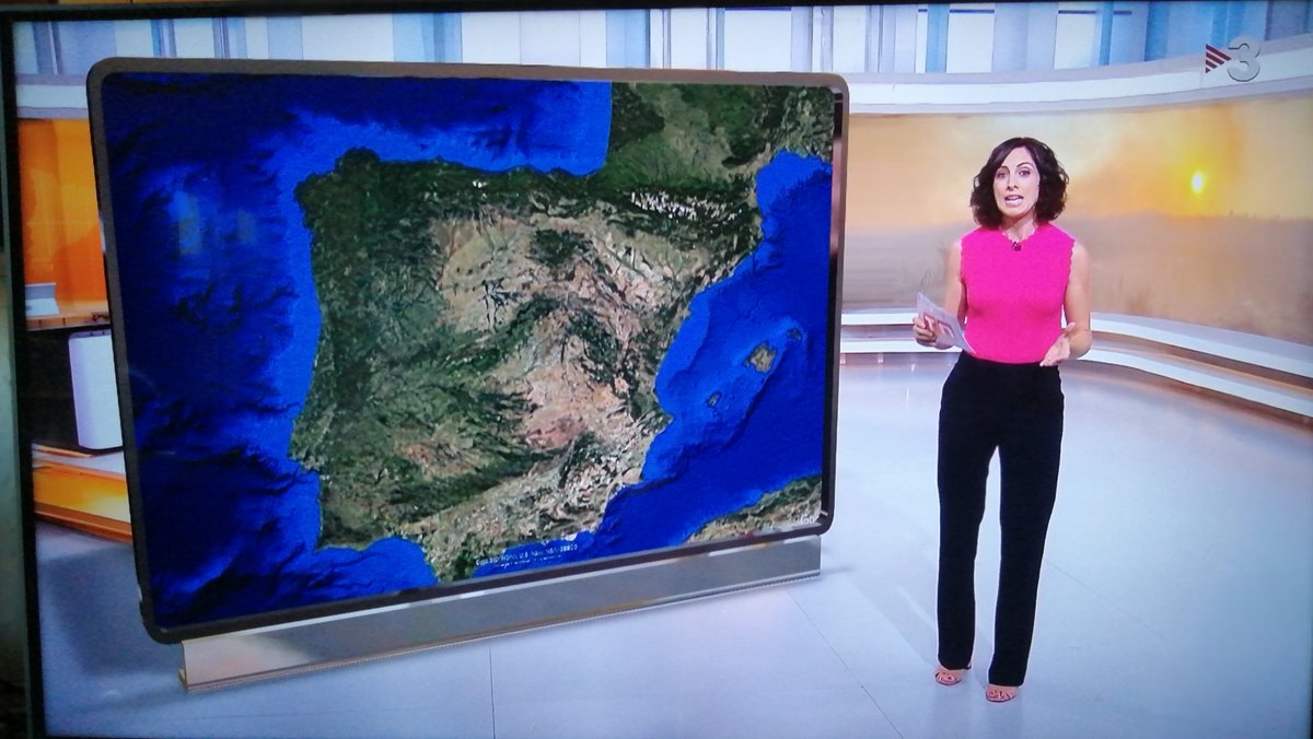 Avui, com ahir, el TN-Migdia de TV3 hi ha tornat:
Portada: informació "nacional": Castella i Lleó.
Minut 9: informació "regional": Catalunya.
I a l'Informatiu Migdia de Catalunya Ràdio igual.
Molt de compte, per què l'espanyolització més efectiva és la que es fa en català.
