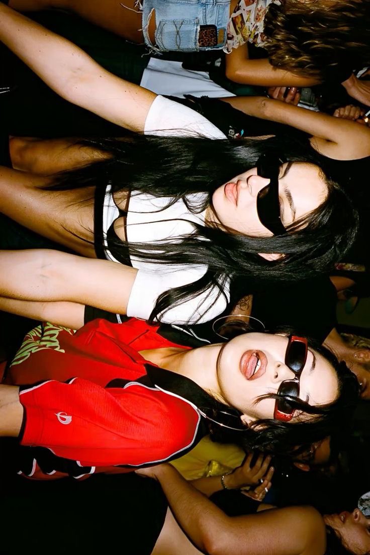 당장 써먹을 수 있는 외국인 대화스킬
그러니까 귀뚫리는 방법 

ㄹㅇ 이대로만 하면됨 (1/2) 
사유. 저 지금 찰리무대보고 가슴이 뛰어서 이걸 적어야겠음. 페스티벌 가니까 외국인들 많아서 역시 되는구나 느끼고 왔어요. 🏄🏻‍♀️