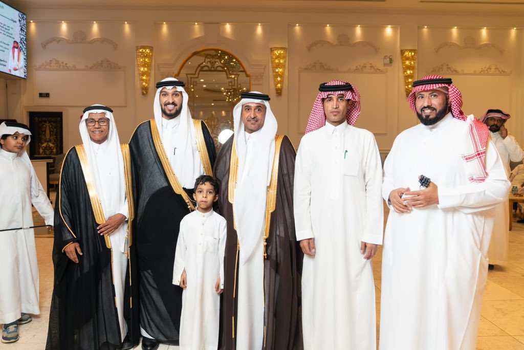 sahemaldajany's tweet photo. سعدت الأربعاء الماضي بحضور حفل زواج الابن الغالي عبدالرحمن ابن الصديق الوفي الشاعر و المربي الأستاذ أحمد بن علي أبوقطاشة في قاعة " تغاني " بالرياض ، كان حفلاً بهيجاً تخلله برنامج خطابي بحضور عدد من وجهاء المجتمع ، ثم ختم الحفل بالرقصة المعروفة "القزوعي "  على شيلة خاصة بالمناسبة  بعنوان " لابة العز " كلمات شاعر تهامة الكبير لاحق بن قفران القحطاني وأداء النجم المنشد هادي بن جابر المري ، دعواتي للأبن عبدالرحمن وزوجه بحياة سعيدة وذرية صالحة ، والشكر الجزيل للصديق الوفي أبوعبدالرحمن على دعوته وترحيبه وكلماته الراقية التي كانت بمثابة حفلٍ ثاني بهجة وسعادة .
@ak1411ak