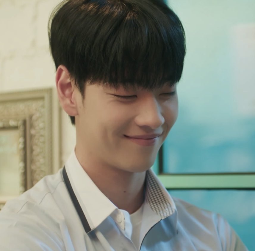 혹시 애인 있으세요? 없으면 번호 좀..
물어보면 앞 부분만 듣고
남친자랑하는 연하 같음

어..남친 있는 거 티나요?
있어요 남친ㅎㅎ
제가 사실 오래 좋아했는데
최근에 받아줘서...ㅎㅎ
물론 지금도 엄청 좋아해요
근데 그게 티가 나나봐요
형도 티 났으면 좋겠다
사실 막 제꺼라고 붙여놓고 싶구...