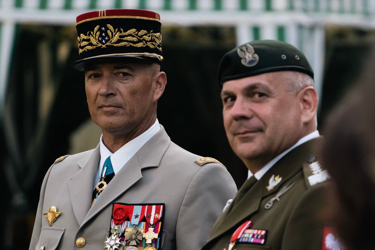 Chef d'état-major des armées (@cema_fr) on Twitter photo Honneur et fierté d’être accueilli à Varsovie par mon homologue le général Kukula, à l’occasion de la fête des forces armées polonaises. <a href="/SztabGenWP/">Sztab Generalny WP</a>
Soldats 🇵🇱et 🇫🇷 défilent côte-à-côte en mémoire de ceux qui sont tombés pour la liberté.
Un partenariat stratégique historique Honneur et fierté d’être accueilli à Varsovie par mon homologue le général Kukula, à l’occasion de la fête des forces armées polonaises. <a href="/SztabGenWP/">Sztab Generalny WP</a>
Soldats 🇵🇱et 🇫🇷 défilent côte-à-côte en mémoire de ceux qui sont tombés pour la liberté.
Un partenariat stratégique historique