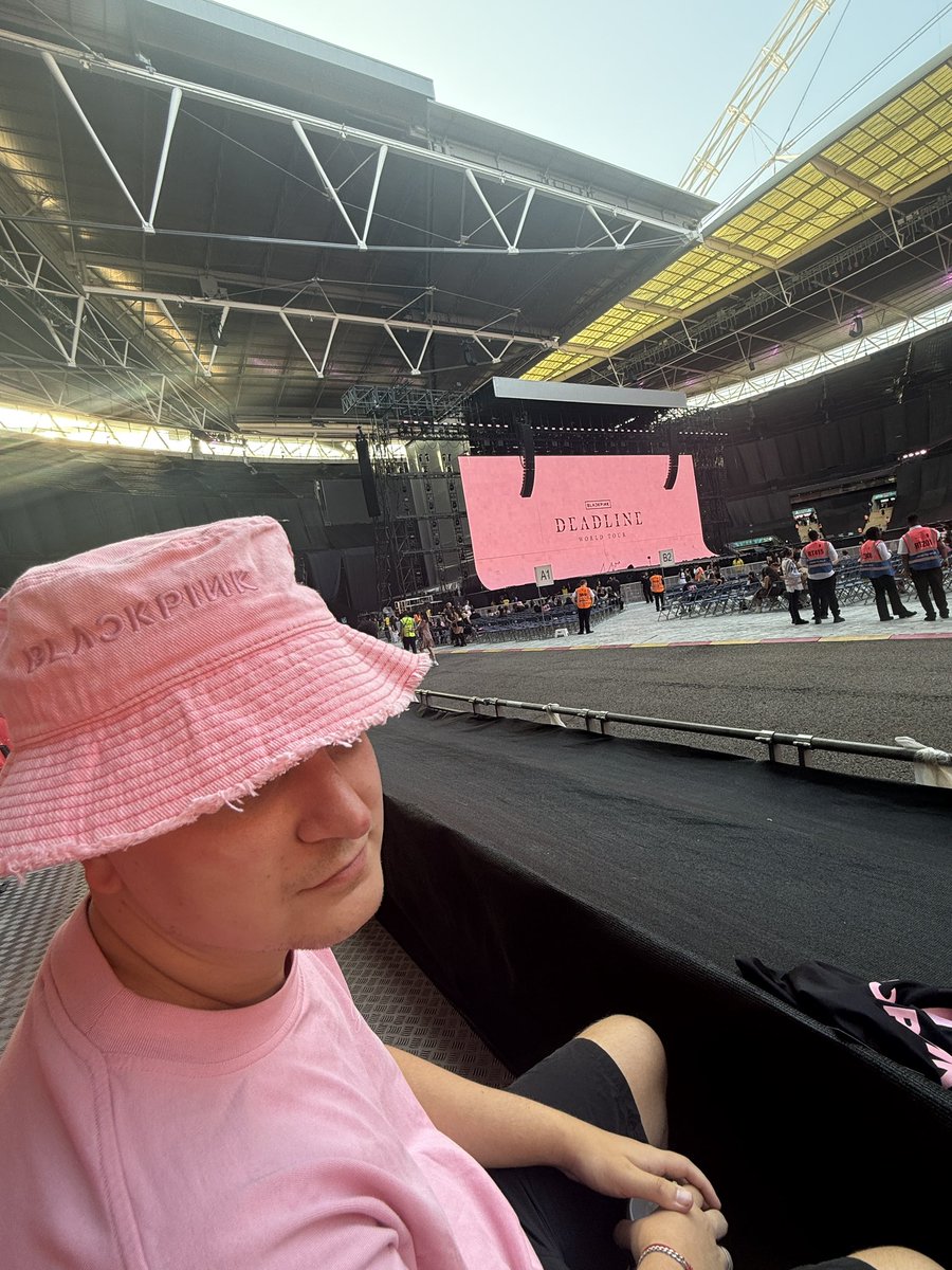 Can you tell he’s thrilled to see <a href="/BLACKPINK/">BLACKPINKOFFICIAL</a>