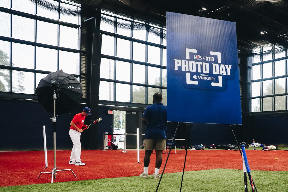 Photo day with <a href="/VukGripz/">VukGripz</a> 💪 (because even your bat wants to look good for the camera 📸 )

#NTIS25