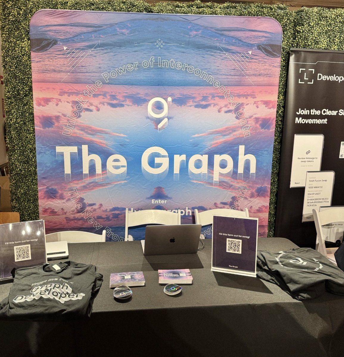 At <a href="/ETHGlobal/">ETHGlobal</a> NYC...make sure to stop by <a href="/graphprotocol/">The Graph</a> booth and say 👋🏼 and go for those bounties building with The Graph &amp; Hypergraph