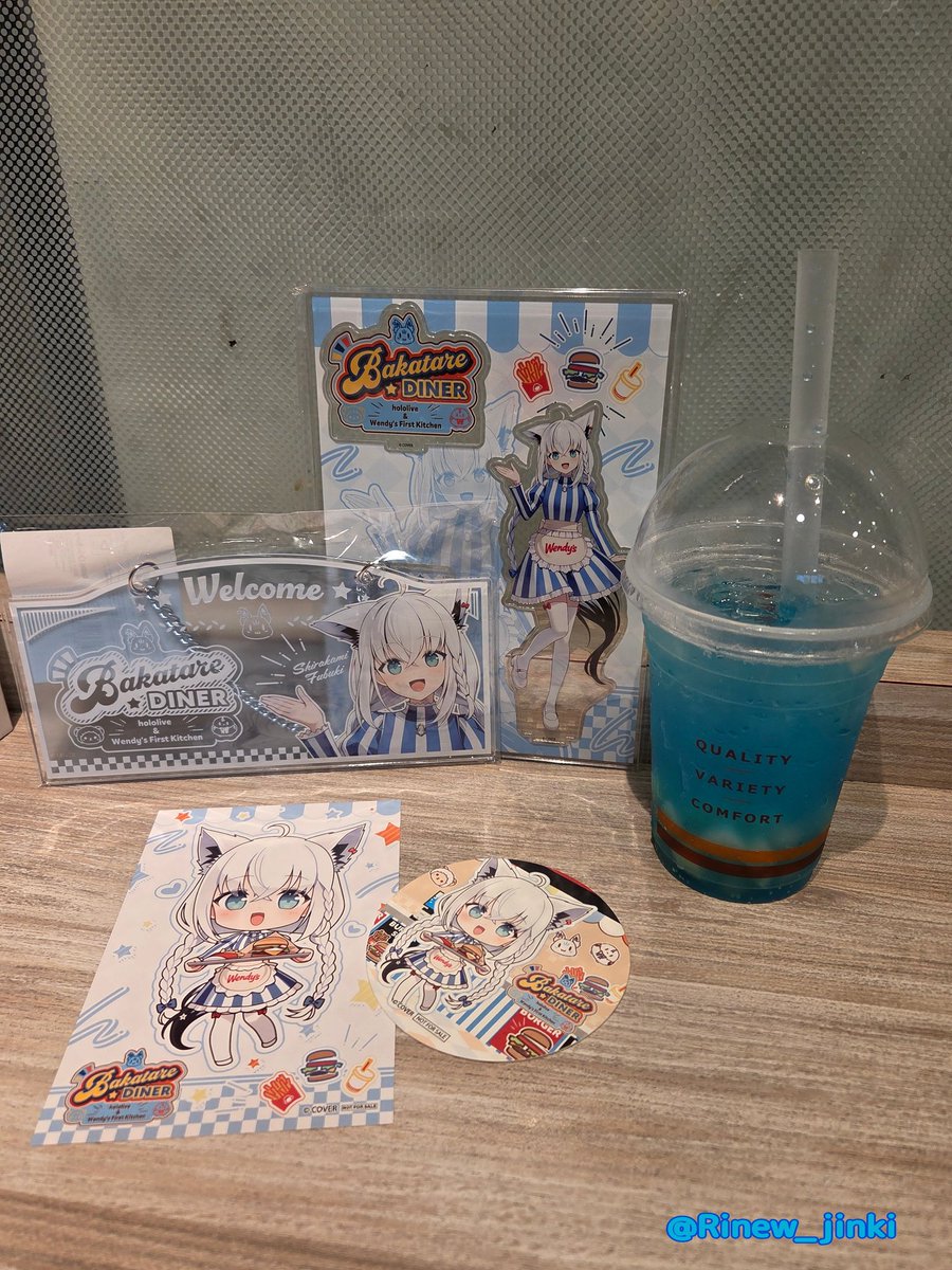 Rinew_jinki's tweet photo. 今日(8/15)からホロライブ×ウェンディーズ🍔🍟行ってきた🙌🏻💕
フブちゃんワールド～～🦊𖤐 ̖́-
実はこの他にもグラスとランダムステッカー(フブちゃんゲット)したッ！ かっ、かわいぃい｡ﾟ( ﾟஇωஇﾟ)ﾟ｡
#ホロライブ #hololive #白上フブキ #すこん部 #ウェンディーズ・ファーストキッチン https://t.co/19CqVjvOTE