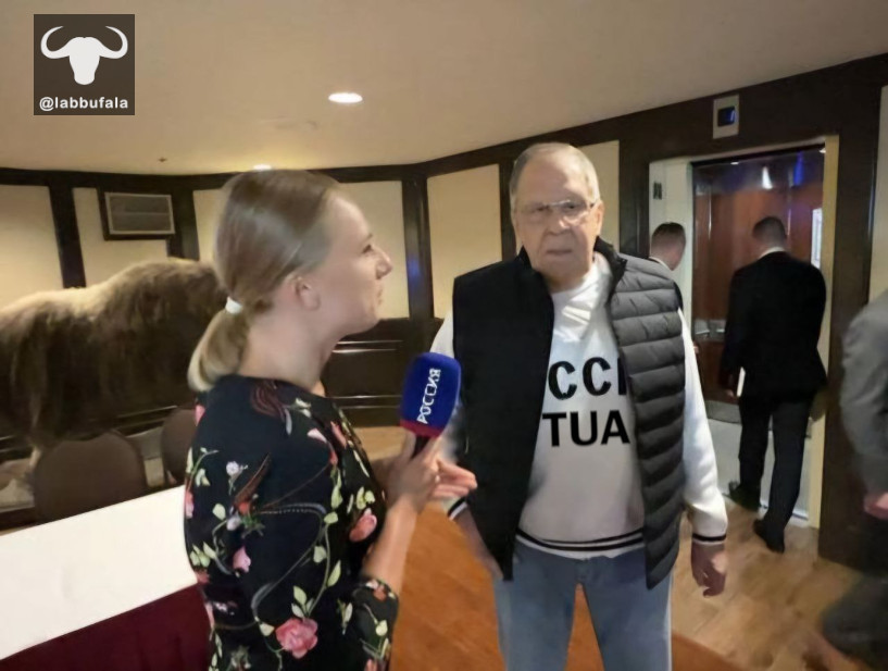 Fa discutere la #felpa di #Lavrov con la scritta in romanesco
#AlaskaSummit #CCCP