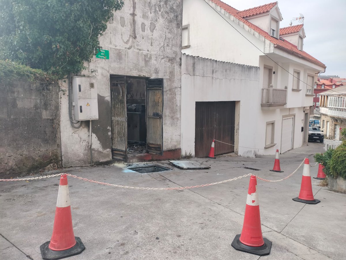 LUMES | Extinguido un lume nun transformador en Fisterra, agora o traballo céntrase en restablecer o subministro electrico.