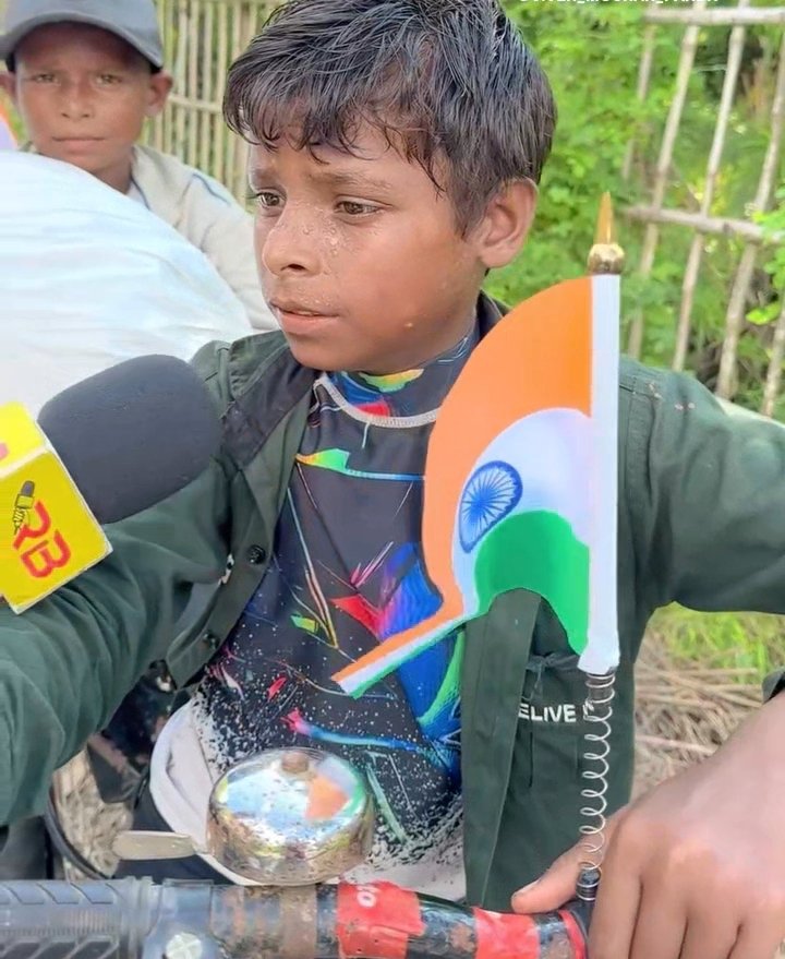 yadavsonuanand's tweet photo. @CommonBS786OM आज़ादी सिर्फ तिरंगे और जश्न तक सीमित नहीं है, 
कई बच्चों के लिए रोज़मर्रा की ज़िन्दगी ही एक संघ���्ष है। 
समाज को इनकी मदद और शिक्षा के अवसर देने की जरूरत है, 
तभी असली आज़ादी की बात की जा सकती है। https://t.co/Zzvt58B2NY