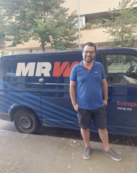 Història d’èxit: l’Hicham, participant de #PrimersContractes i voluntari a <a href="/CreuRojaOsona/">Creu Roja Osona</a>, ha començat pràctiques a #MRW.
Un pas cap a l’arrelament social i la regularització administrativa.
El talent no té fronteres. El compromís no entén de papers. 💪🌍
