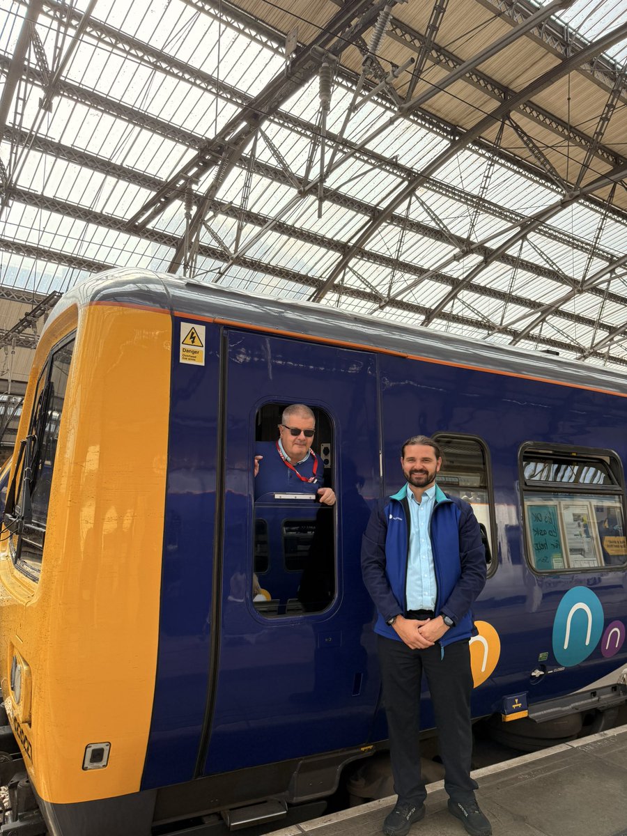 northernassist's tweet photo. 📅 Liverpool Lime Street is 189 years old today! 🎉
Liverpool Lime Street first opened on 15 August 1836, and is considered the world’s oldest grand terminus still in operation.
Today we’re celebrating with our station team 🎂🚆
#LimeStreet #LiverpoolHistory @railway200 @NetworkRailLIV