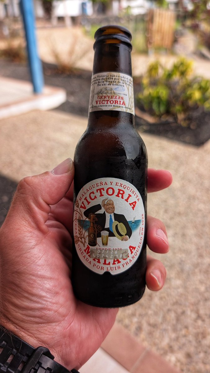 These cheeky lil holiday beer grenade's are dangerous.

3 good swigs.... Gone! 🍺🫣

#holiday #beer