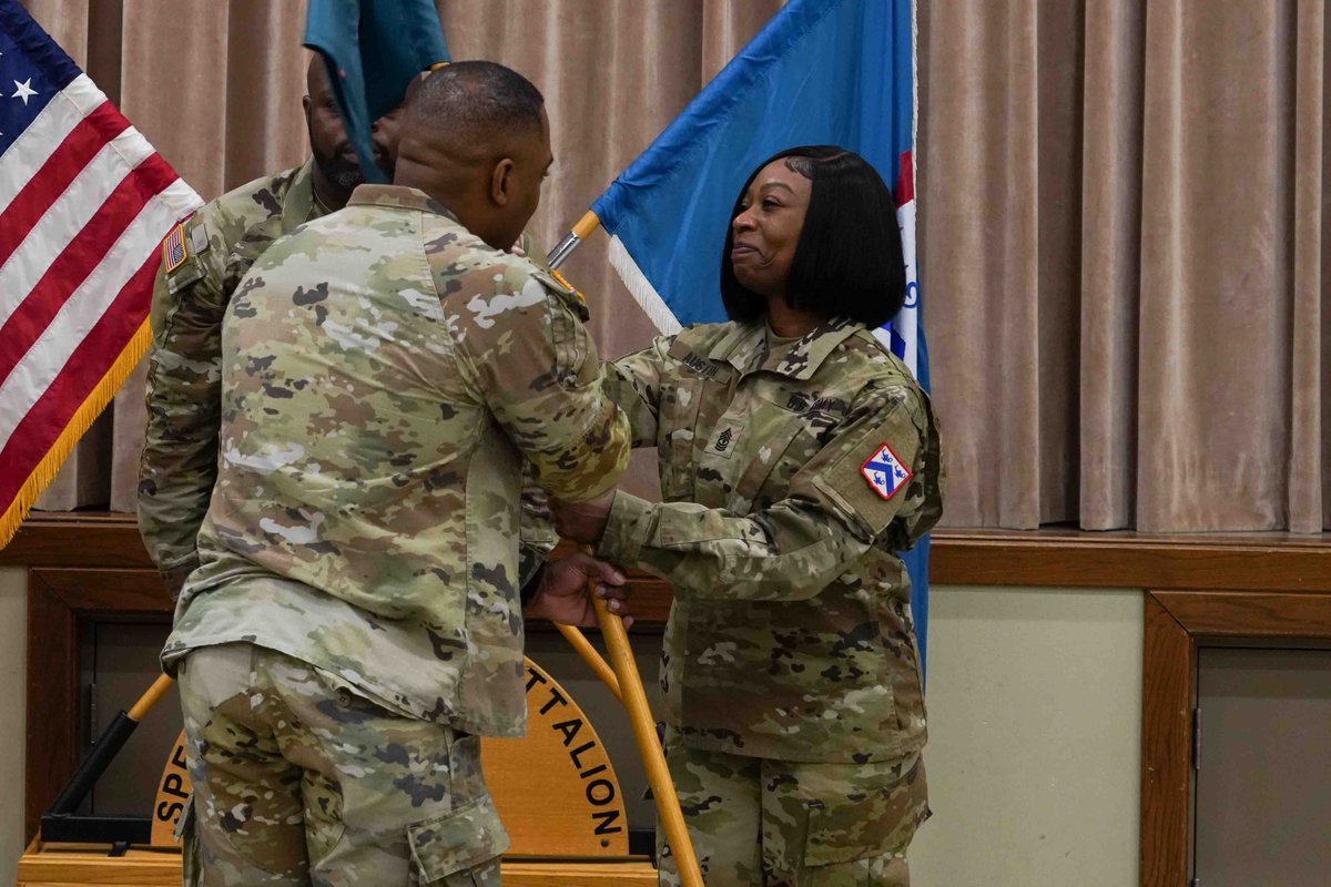 1st Sgt. LaShay Austin, outgoing first sergeant of Headquarters and Headquarters Company (HHC), Special Troops Battalion (STB) turns over responsibility to incoming first sergeant Sgt. 1st Class Neil Walsh, at Fort Leavenworth, KS on Aug. 15, 2025. #DriveChangeForgeVictory