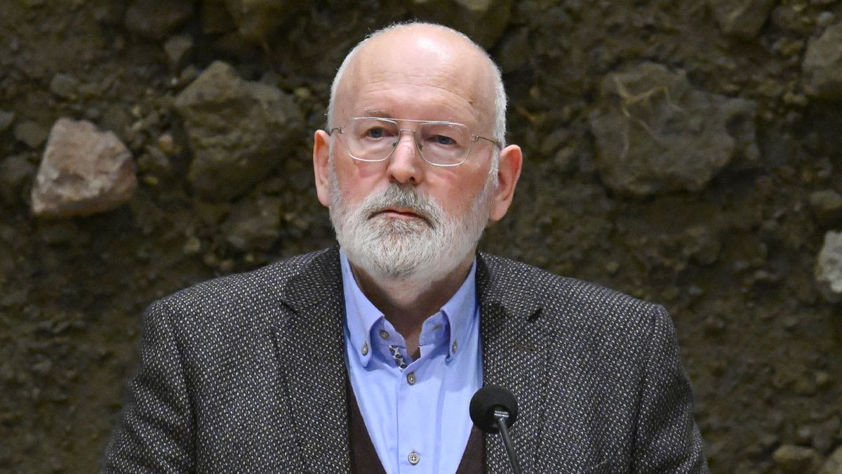 K.A.F.K.A (Official) (@kafka_dev) on Twitter photo Plasterk mocht geen premier worden vanwege valse beschuldigingen!
Timmermans kocht ECHT klimaat-clubs om! De kritiek groeit! 
Timmermans mag NOOIT premier worden! 
Doe een ❤️ & RT als je het eens bent! Plasterk mocht geen premier worden vanwege valse beschuldigingen!
Timmermans kocht ECHT klimaat-clubs om! De kritiek groeit! 
Timmermans mag NOOIT premier worden! 
Doe een ❤️ & RT als je het eens bent!