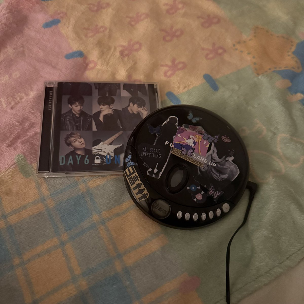 씨디플레이어를 대학생때 샀는데 
지금 제일 잘 씀 일본앨범 듣고싶어서
일본가서 데식 일본앨범 와방 사올걸..
또 가야지…