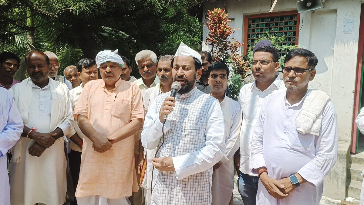 DevendraYadavMP's tweet image. Hoisted the National Flag at Lohiya Ashram Phulparas on the 78th anniversary of India’s Independence. 
Greetings and best wishes to everyone on the occasion of Independence Day.