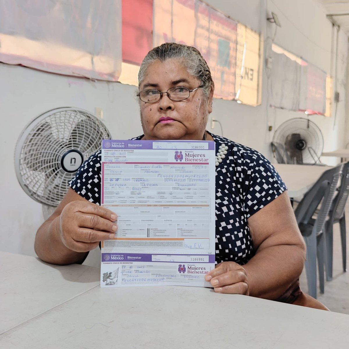 Amigas, amigos: 😀
Dicen que trabajo mata grilla... 😎
Y así se ve el mapa de Veracruz con las más de 35 carreteras que está reconstruyendo la gobernadora <a href="/rocionahle/">Rocío Nahle</a>. 
Nuestro Estado tiene una gran líder, que chambea sin detenerse por las campañas sucias.
facebook.com/share/p/1AqAoZ…