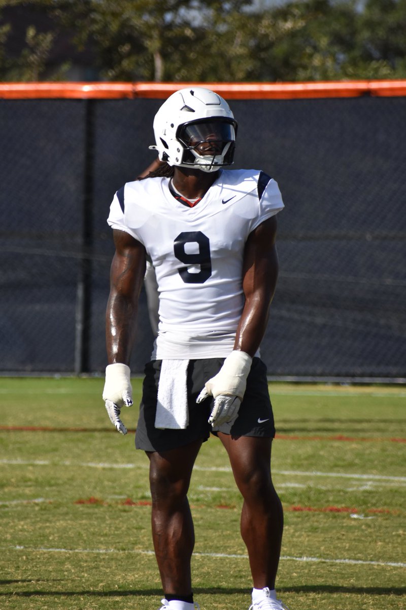 ILB Kendrick Blackshire wearing no. 9 at <a href="/UTSAFTBL/">UTSA Football 🏈</a> fall camp practice on Friday.