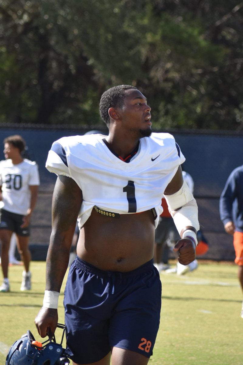 DL Tai Leonard wearing no. 1 at <a href="/UTSAFTBL/">UTSA Football 🏈</a> fall camp practice on Friday.