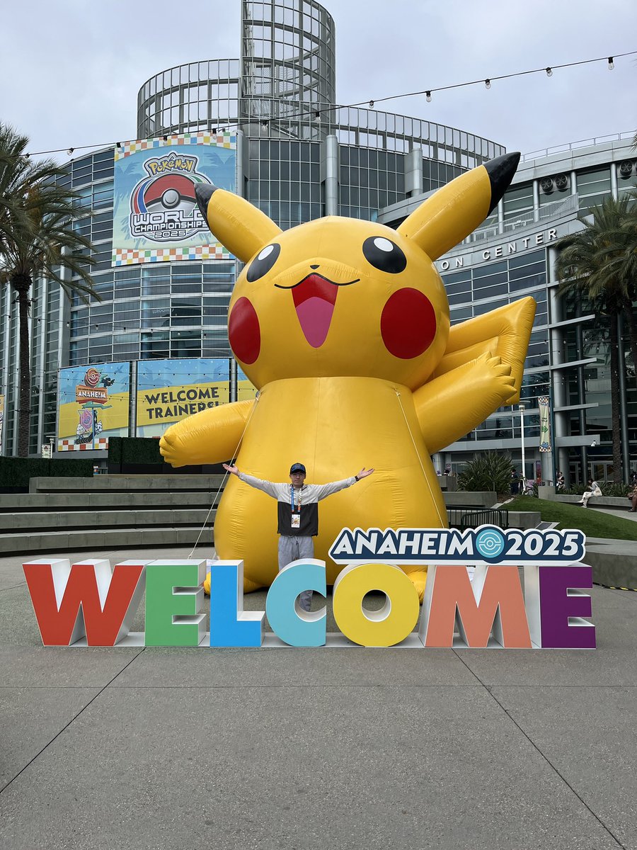 First Day of Pokemon Worlds and I’m overwhelmed by how amazing it is!! Truly couldn’t imagine I’d ever get to be here to watch history unfold! Lots of photos and videos being taken, but here’s a fun one for now!