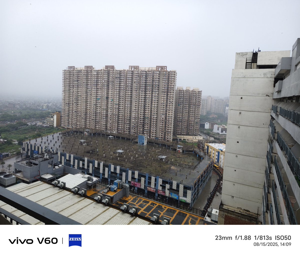 Just started using the Vivo V60.
While the device has a few noticeable issues, the camera certainly isn’t one of them.

Sharing a few sample shots below — more to come soon.
Stay tuned for a detailed review.