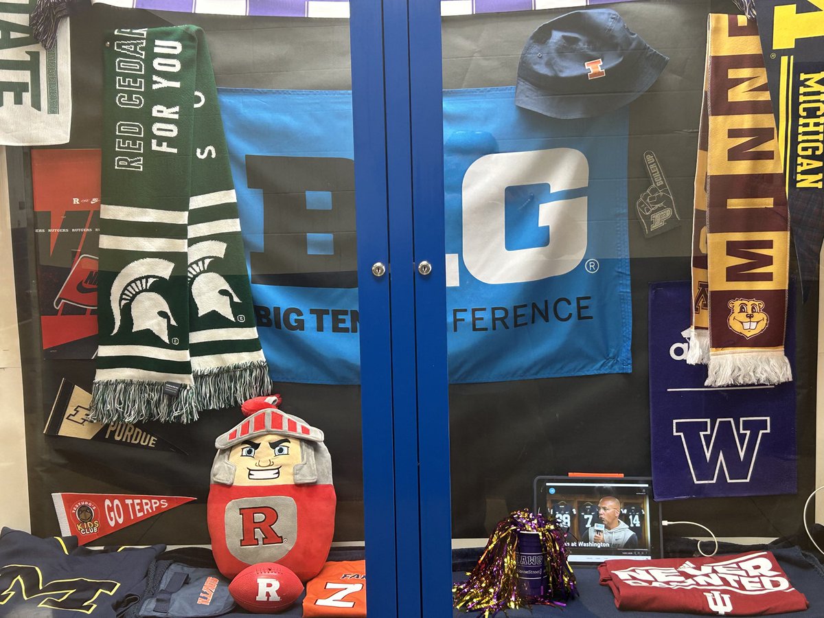 IPSSchools's tweet image. Big Ten spirit just hit IPS!
Today, James Russell Lowell School 51 unveiled a brand-new outdoor basketball and pickleball court as part of an exciting yearlong partnership between @IPSSchools and the @bigten—powered in a big way by the @IPSFund. 💙

Every IPS classroom will rep a…