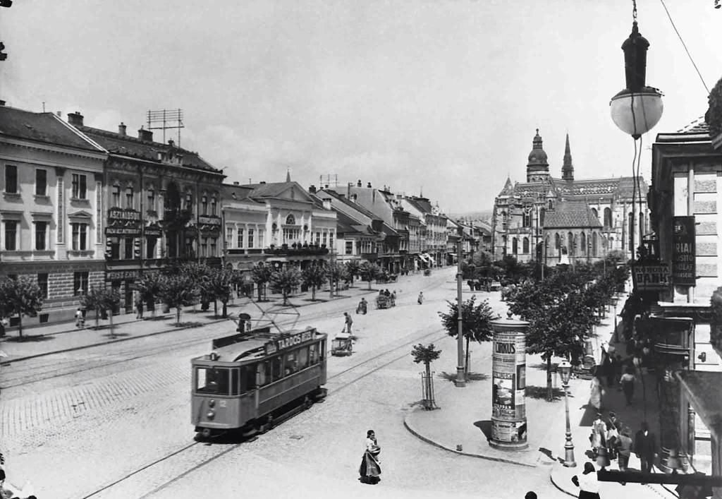 RegiKepek's tweet photo. Kassa, Felvidék, former capital of the Upper Hungary region, now Košice, in #Slovakia after annexation at #Trianon. Part of Hungary since its founding in the 1200’s and over 75% Hungarian in  1910, it’s now just 3-4%, but the architectural and cultural legacy remains.

#Hungary https://t.co/Ho16nIsVLs
