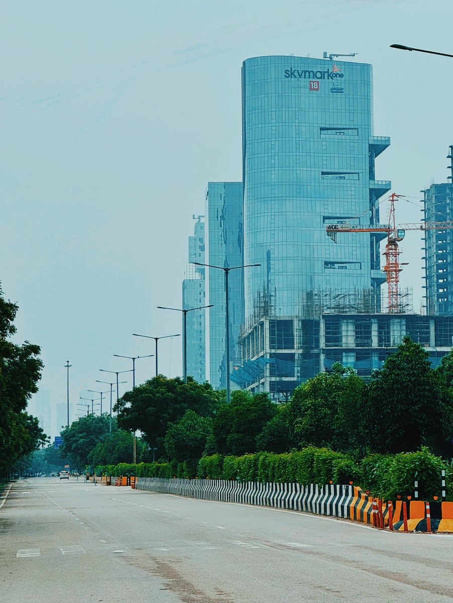 KawalVirk_RE's tweet photo. The clouds rolled in.
The city slowed down.
But Noida’s skyline?
It kept climbing.
Glass towers kissed the mist.
Green boulevards drank the rain.
And every drop whispered the same thing —
This city is just getting started.
#NoidaCity #MonsoonVibes #SkylineView @NoidaUpdatesX https://t.co/qt9INi5Cmi