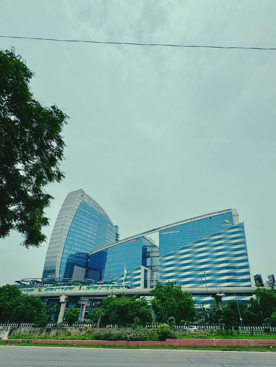 KawalVirk_RE's tweet photo. The clouds rolled in.
The city slowed down.
But Noida’s skyline?
It kept climbing.
Glass towers kissed the mist.
Green boulevards drank the rain.
And every drop whispered the same thing —
This city is just getting started.
#NoidaCity #MonsoonVibes #SkylineView @NoidaUpdatesX https://t.co/qt9INi5Cmi