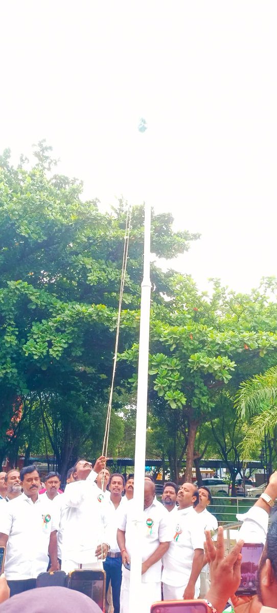 ஆர்.எம்.எம்.இளங்கோவன்🇮🇳தமிழ்நாடு (@elango_2015) on Twitter photo இந்திய திருநாட்டின் 79-வது சுதந்திர தின விழா முன்னிட்டு
<a href="/chennaicorp/">Greater Chennai Corporation</a> அம்பத்தூர் மண்டலம் 7 அலுவலகத்தில்
மூவண்ண தேசியக் கொடியை 7வது மண்டல குழு தலைவர் மதிப்பிற்குறிய அண்ணன்
<a href="/iambkmurthy/">Ambattur BK Murthy (அம்பத்தூர் பி. கே. மூர்த்தி)</a>
அவர்கள் ஏற்றினார்.
<a href="/mkstalin/">M.K.Stalin</a>
<a href="/Udhaystalin/">Udhay</a>
<a href="/PKSekarbabu/">P.K. Sekar Babu</a>
<a href="/Anbil_Mahesh/">Anbil Mahesh</a>
#IndependenceDay #DMK இந்திய திருநாட்டின் 79-வது சுதந்திர தின விழா முன்னிட்டு
<a href="/chennaicorp/">Greater Chennai Corporation</a> அம்பத்தூர் மண்டலம் 7 அலுவலகத்தில்
மூவண்ண தேசியக் கொடியை 7வது மண்டல குழு தலைவர் மதிப்பிற்குறிய அண்ணன்
<a href="/iambkmurthy/">Ambattur BK Murthy (அம்பத்தூர் பி. கே. மூர்த்தி)</a>
அவர்கள் ஏற்றினார்.
<a href="/mkstalin/">M.K.Stalin</a>
<a href="/Udhaystalin/">Udhay</a>
<a href="/PKSekarbabu/">P.K. Sekar Babu</a>
<a href="/Anbil_Mahesh/">Anbil Mahesh</a>
#IndependenceDay #DMK