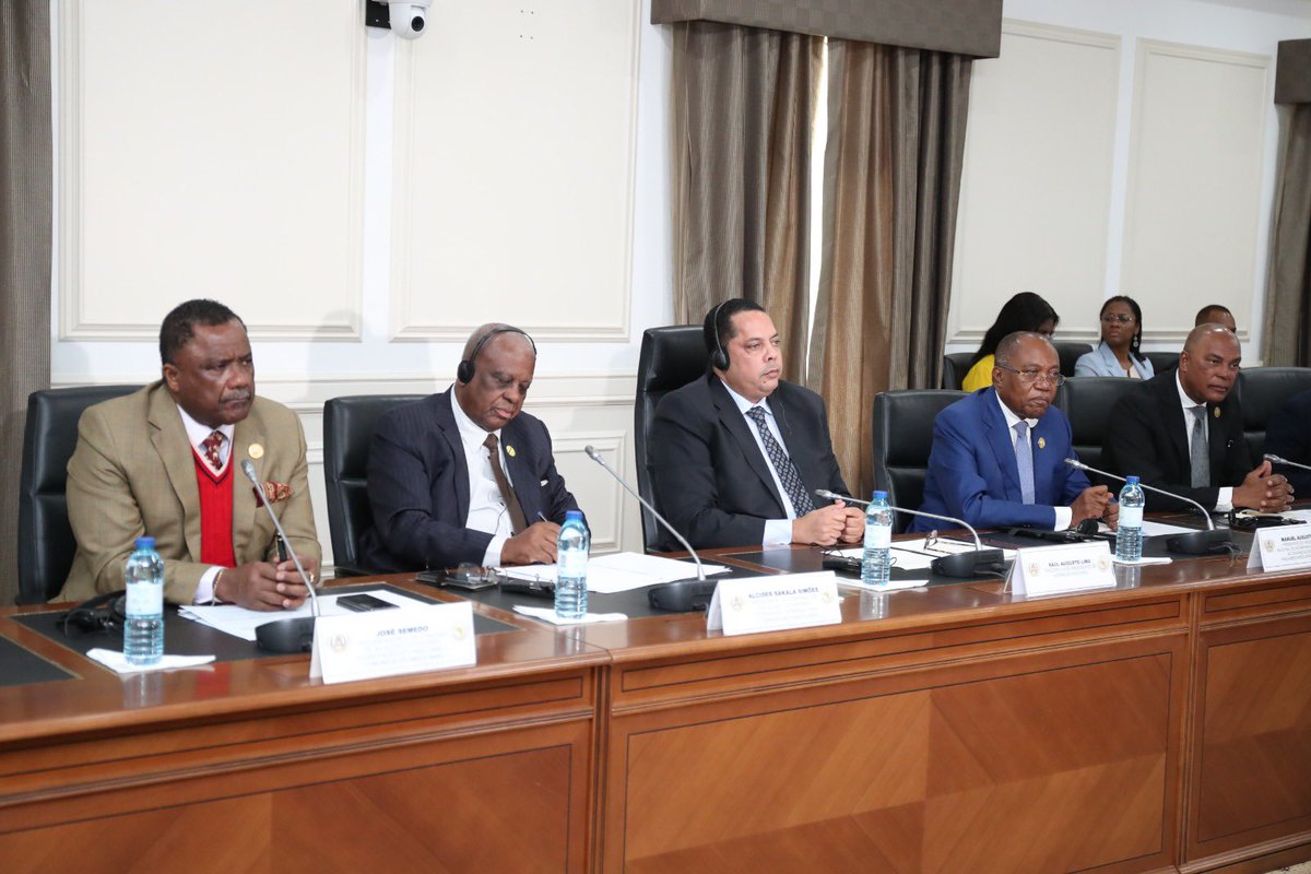 PAP President implores National Legislatures to play a more decisive role in conflict resolution on the continent 

The President of the Pan African Parliament (PAP), His Excellency, Chief Fortune Zephania
Charumbira, has called on national Parliaments to play a more decisive