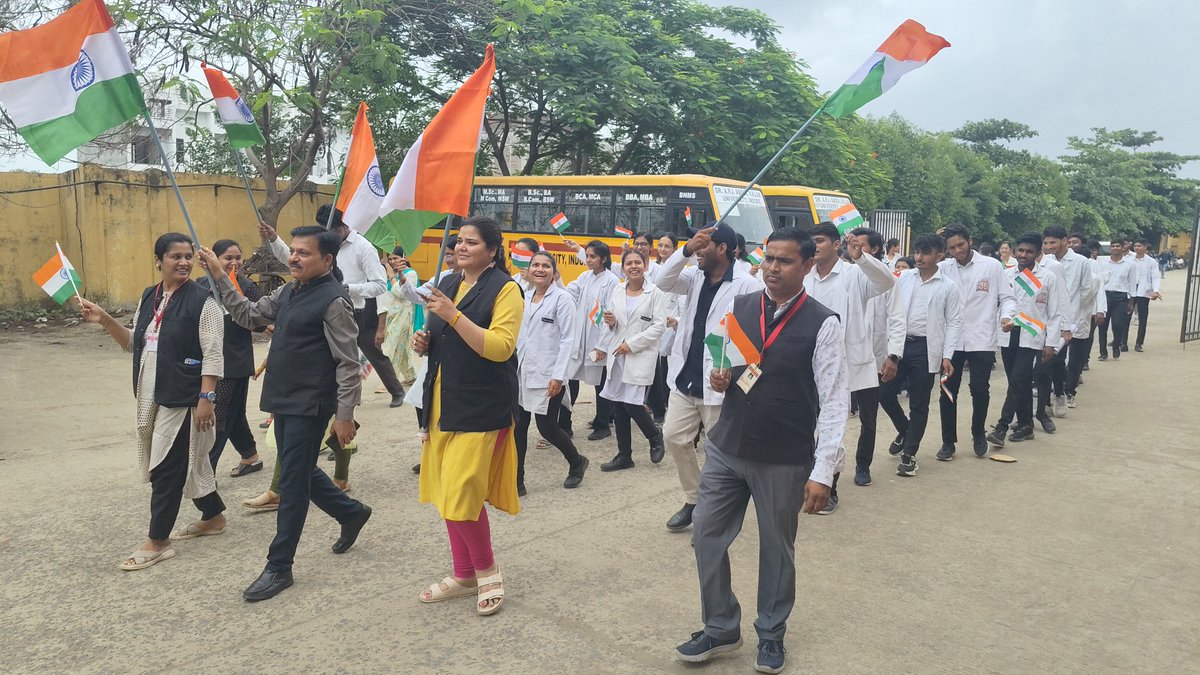 APJ_University's tweet photo. 🇮🇳 Ghar Ghar Tiranga – AKU University Students’ Rally in Campus 🇮🇳

The campus of Dr. A.P.J. Abdul Kalam University, Indore came alive with colours of patriotism as our students proudly participated in the Ghar Ghar Tiranga rally. https://t.co/qjpQinhQwe