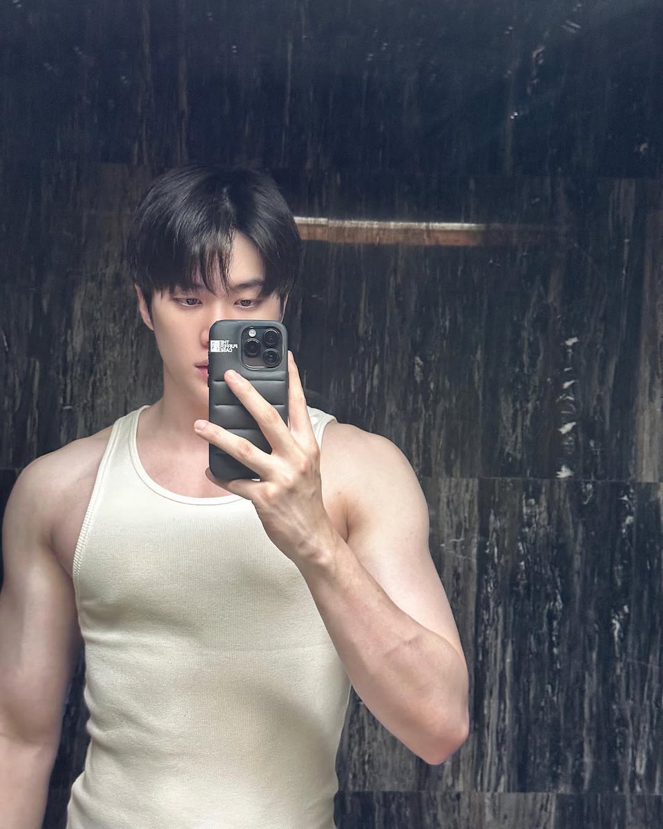 httpshive's tweet image. ㅤ
ㅤ
𝐂𝐇𝐀𝐑𝐋𝐈𝐄 𝐅𝐑𝐀𝐒𝐄𝐑, 00'𝓼 
model • business boy 
bottom / sub • mono
1,70 cm • vanilla
ㅤ