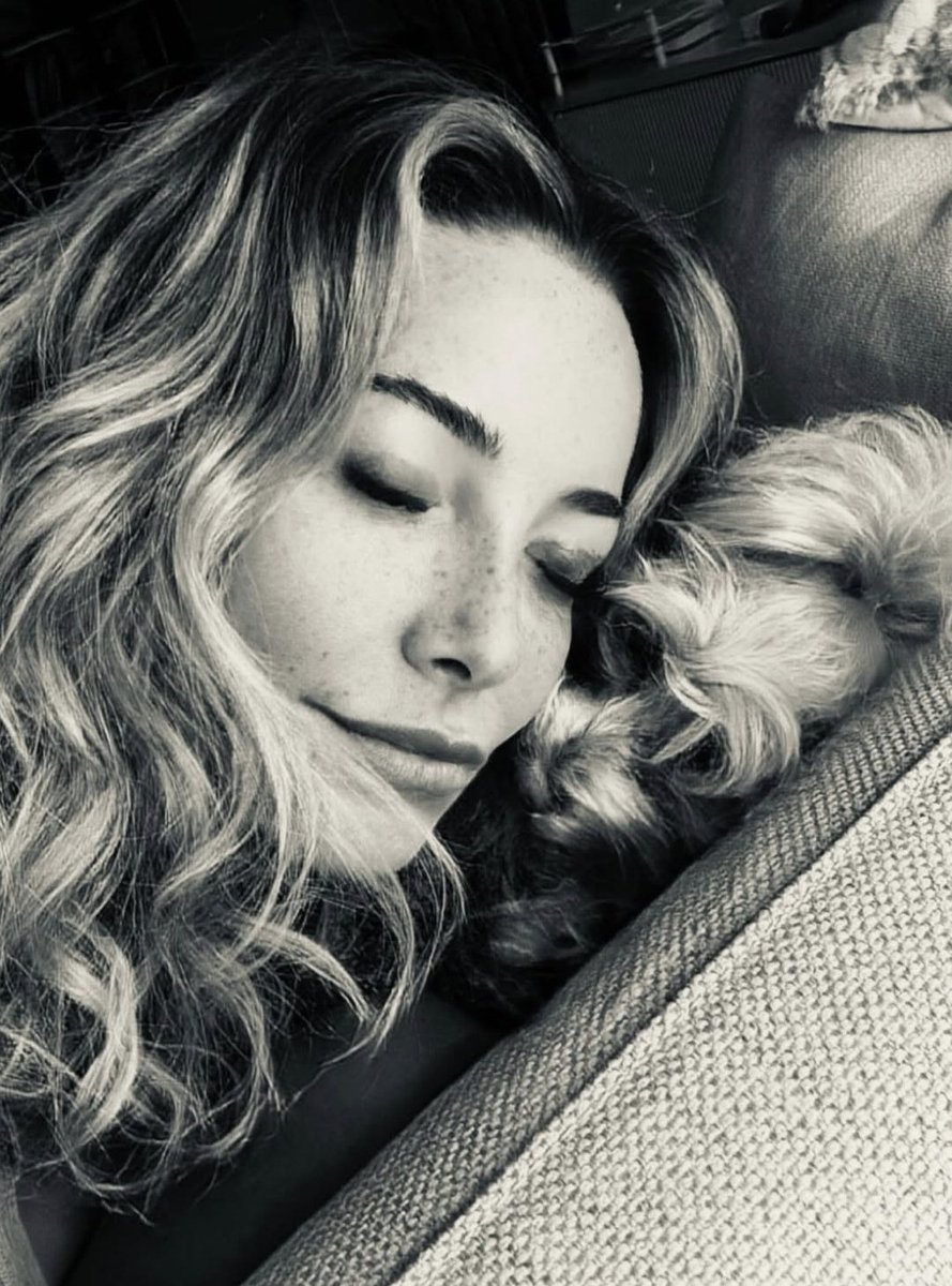 #DolunaySoysert bu huzurlu kareyi bizlerle paylaştı. 🫂