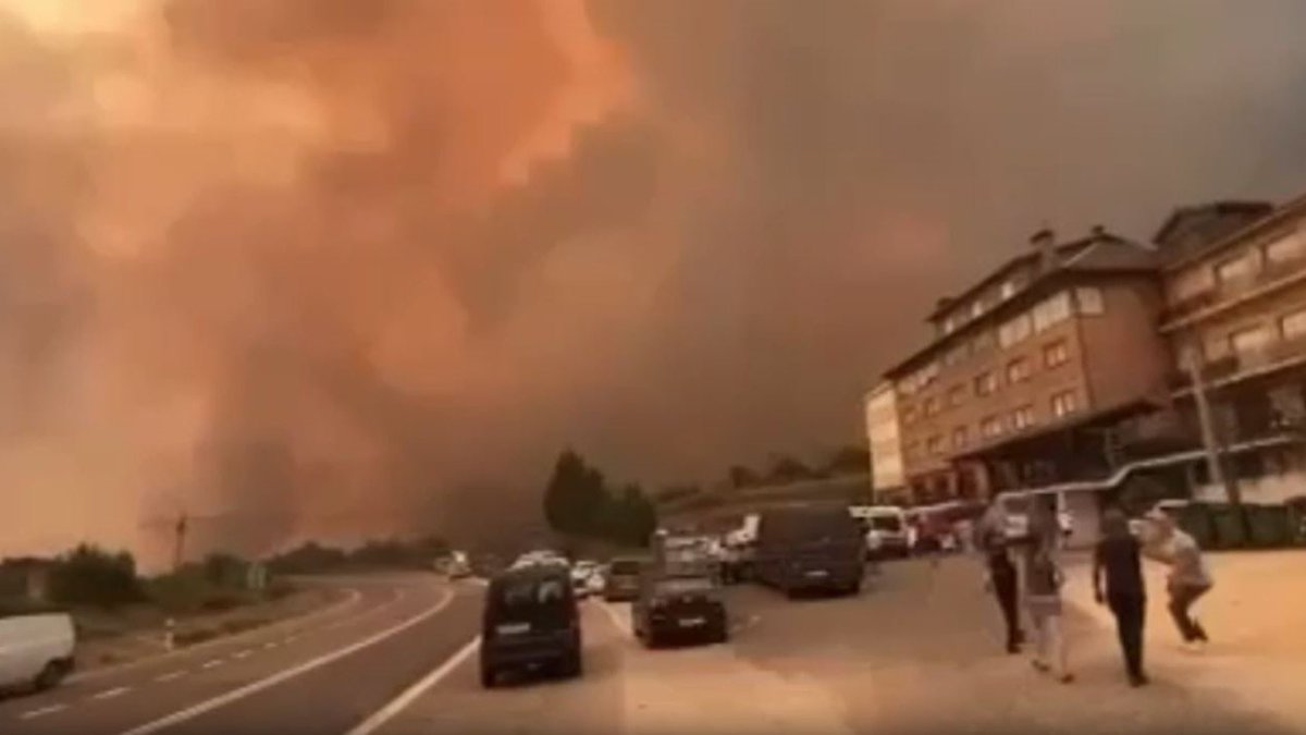 🔴INCENDIOS
A alcaldesa da Rúa alerta dunha situación “dramática” polos incendios. Unha aldea incomunicada, unha residencia de maiores desaloxada e cortes na N-120. Tamén ardeu o vertedoiro municipal formando unha nube tóxica 👉 tvg.gal/ivgho2