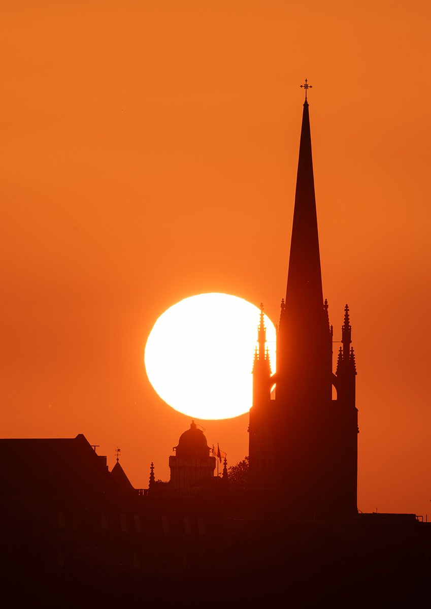 Tom Duffin Photography (@tomduffinphotos) on Twitter photo Sunset behind the Tron Kirk last night - can you see the swarms of people at the festivals below? Best escape is up one of Edinburgh's hills to watch the city from afar.
<a href="/edintfest/">Edinburgh International Festival</a> Sunset behind the Tron Kirk last night - can you see the swarms of people at the festivals below? Best escape is up one of Edinburgh's hills to watch the city from afar.
<a href="/edintfest/">Edinburgh International Festival</a>