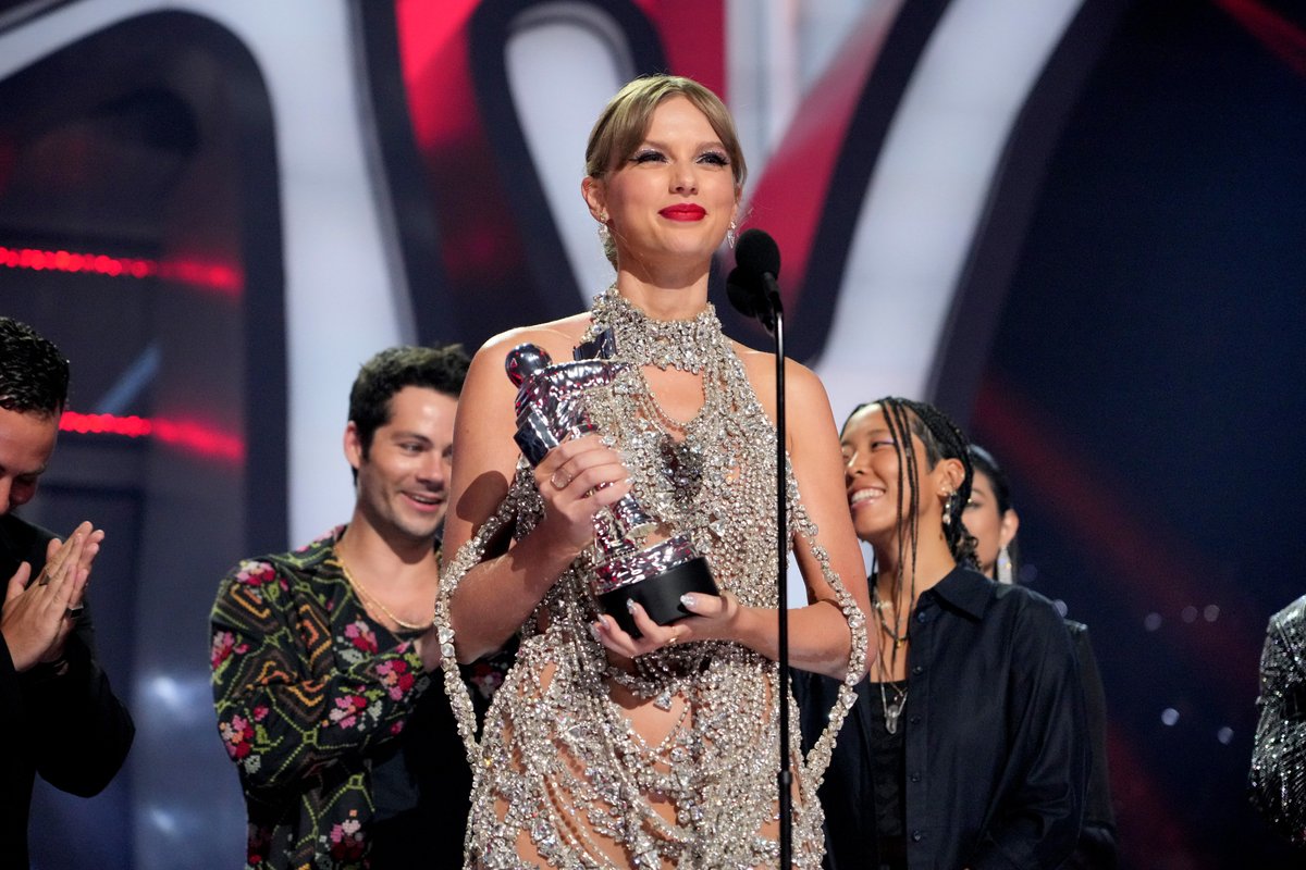Video Music Awards (@vmas) on Twitter photo 3 weeks until the 2025 #VMAs? (aka the perfect excuse to look back three years to the 2022 #VMAs!)
🪐 <a href="/Anitta/">Anitta</a>
🪐 <a href="/BLACKPINK/">BLACKPINKOFFICIAL</a>
🪐 <a href="/NICKIMINAJ/">Nicki Minaj</a>
🪐 <a href="/taylorswift13/">Taylor Swift</a>
Get ready for more unforgettable moments 🚀 September 7 at 8p on CBS and <a href="/paramountplus/">Paramount+</a>! 3 weeks until the 2025 #VMAs? (aka the perfect excuse to look back three years to the 2022 #VMAs!)
🪐 <a href="/Anitta/">Anitta</a>
🪐 <a href="/BLACKPINK/">BLACKPINKOFFICIAL</a>
🪐 <a href="/NICKIMINAJ/">Nicki Minaj</a>
🪐 <a href="/taylorswift13/">Taylor Swift</a>
Get ready for more unforgettable moments 🚀 September 7 at 8p on CBS and <a href="/paramountplus/">Paramount+</a>!