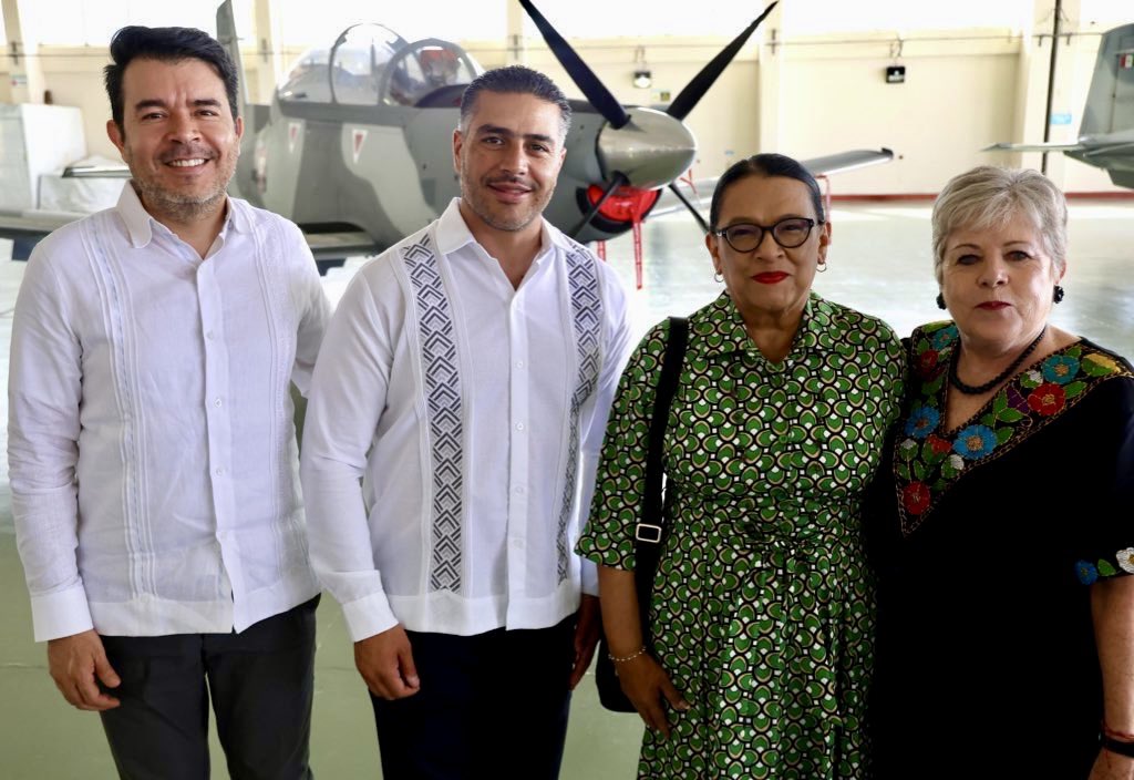 Arturo Medina (@arturomedinap) on Twitter photo Hoy visitamos el hermoso Estado de Quintana Roo, gran clima y gente maravillosa. Tuve el gusto de conversar con las secretarías de <a href="/SEGOB_mx/">Gobernación</a> <a href="/rosaicela_/">Rosa Icela Rodríguez Velázquez</a> , de <a href="/SEMARNAT_mx/">SEMARNAT México</a> <a href="/aliciabarcena/">Alicia Bárcena</a> y con el secretario de <a href="/SSPCMexico/">Secretaría de Seguridad y Protección Ciudadana</a> <a href="/OHarfuch/">Omar H Garcia Harfuch</a> después de acudir al gabinete de seguridad que Hoy visitamos el hermoso Estado de Quintana Roo, gran clima y gente maravillosa. Tuve el gusto de conversar con las secretarías de <a href="/SEGOB_mx/">Gobernación</a> <a href="/rosaicela_/">Rosa Icela Rodríguez Velázquez</a> , de <a href="/SEMARNAT_mx/">SEMARNAT México</a> <a href="/aliciabarcena/">Alicia Bárcena</a> y con el secretario de <a href="/SSPCMexico/">Secretaría de Seguridad y Protección Ciudadana</a> <a href="/OHarfuch/">Omar H Garcia Harfuch</a> después de acudir al gabinete de seguridad que