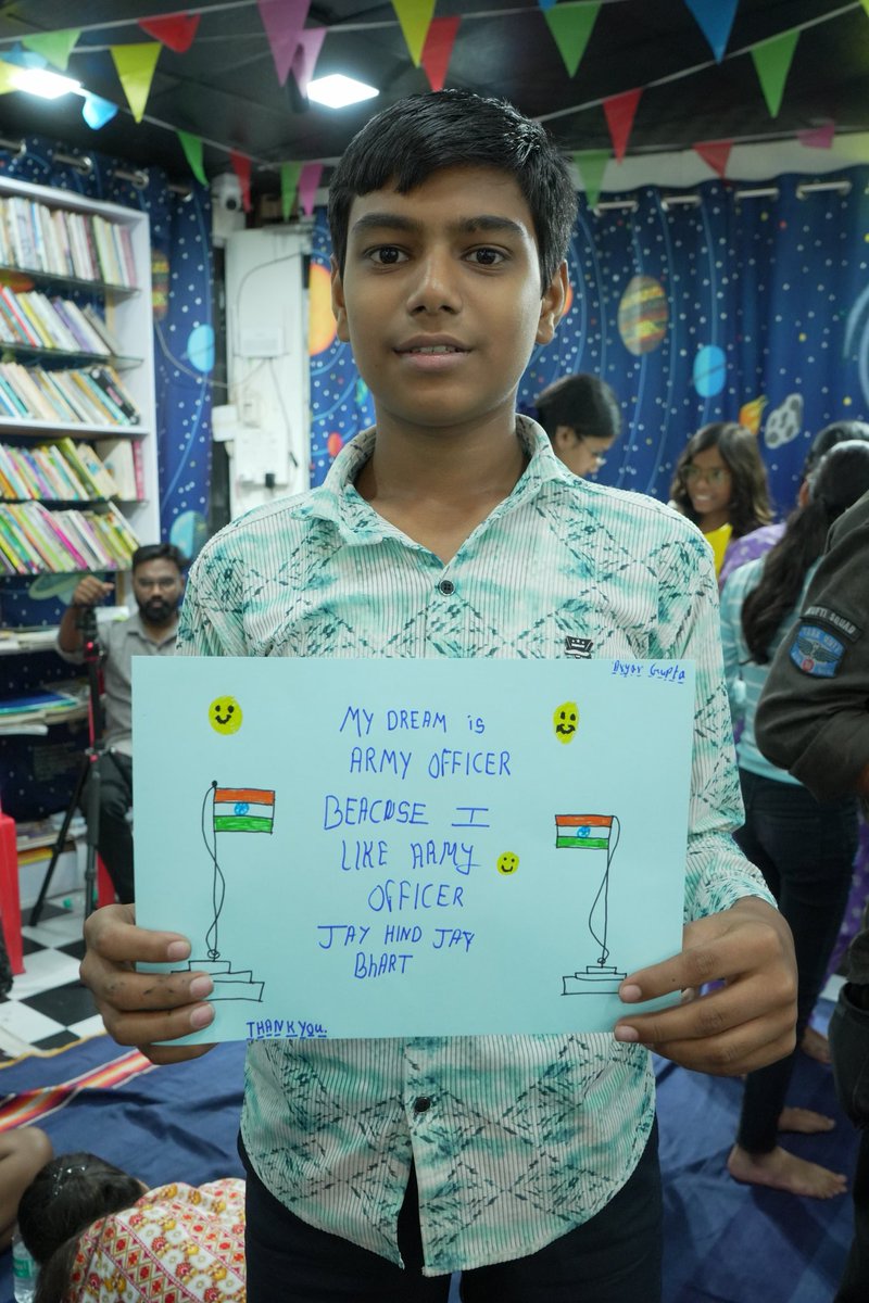 Samavesh_India's tweet photo. at @samavesh_india alongside our work on legal identities, financial access, and mentoring for higher education, we remain deeply engaged with children from low-income communities through our community centres.

On the eve of Independence Day, we celebrated with the children and families at one of our centres in the workers’ colony, sharing stories, colours, and the spirit of freedom together.

📍 Samavesh Community Center