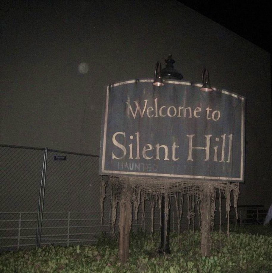 𝐭𝐡𝐞 𝐯𝐚𝐦𝐩𝐢𝐫𝐚 𝐬𝐡𝐨𝐰 🪦 (@horrorsthetics) on Twitter photo 